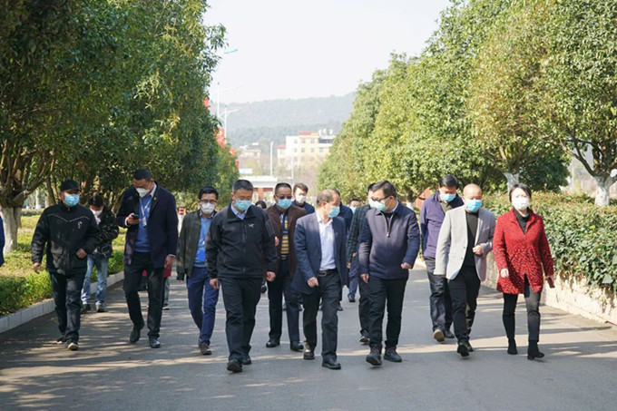 党旗引领“两手抓” ，打好疫情阻击战 第 2 张