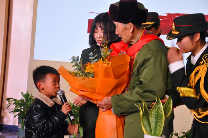 安宁连然街道纪念抗美援朝胜利70周年暨慰问退役军人文艺演出在云南经济管理学院隆重举行 第 14 张