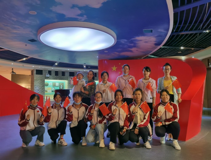 12教育学院2.jpg 2020年7月17日 中共云南经济管理学院教育学院小学教育系第二党支部2020年7月“缅怀革命先烈,牢记初心使命”主题党日活动 第 3 张