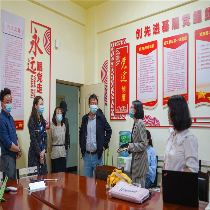 何雨珊老师慰问图片.jpg 何雨珊老师慰问图片.jpg