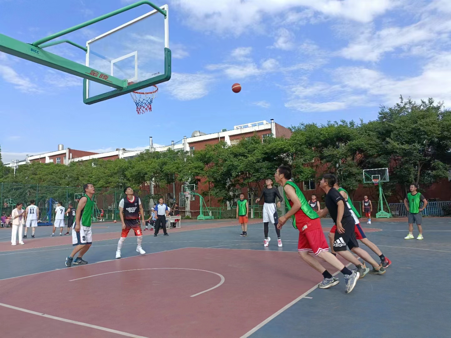 关于举办云南经济管理学院2023年男教职工篮球赛的通知 第 1 张