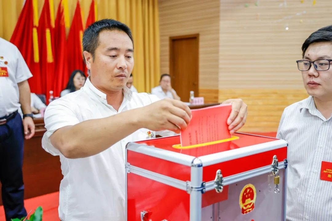 凝心聚力谱新篇 ｜ 云南经济管理学院召开第四次教职工代表暨工会会员代表大会 第 11 张