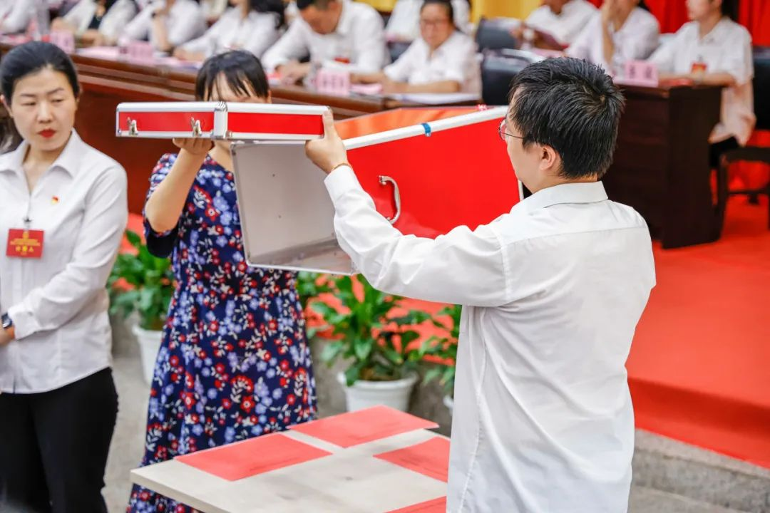 凝心聚力谱新篇 ｜ 云南经济管理学院召开第四次教职工代表暨工会会员代表大会 第 13 张