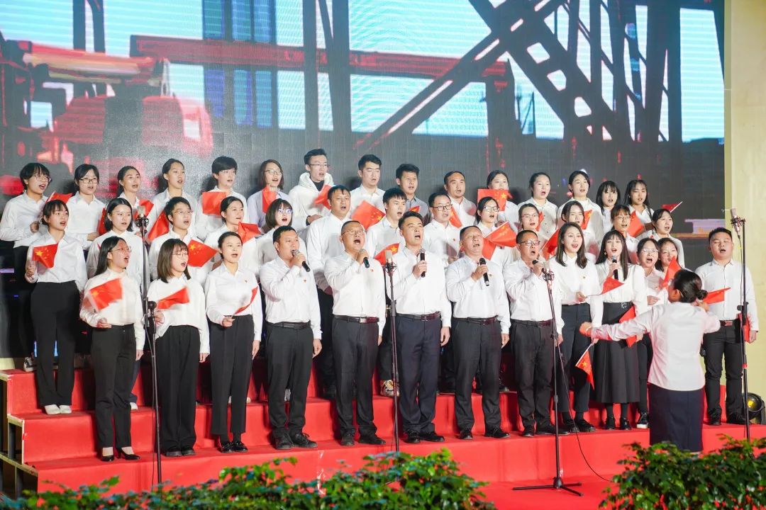 燃！经管教师唱响红色经典，踔厉奋进新征程 第 23 张