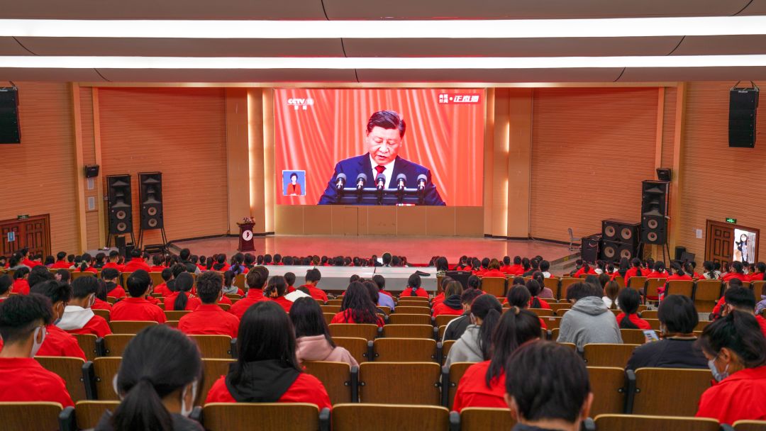 热烈！振奋！云经管师生收听收看党的二十大开幕盛况 第 2 张