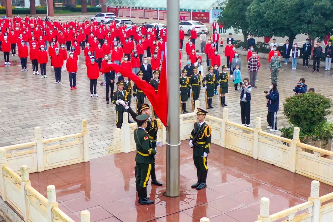 同心祝愿！云经管举行升旗仪式，共祝祖国生日快乐！ 第 5 张