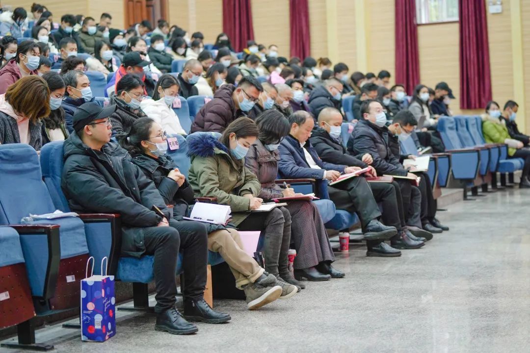 省委宣讲团成员来校开展学习贯彻党的十九届六中全会专题宣讲 第 4 张