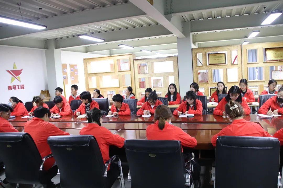 反响热烈！经管学子掀起学习党的十九届六中全会精神高潮 第 2 张