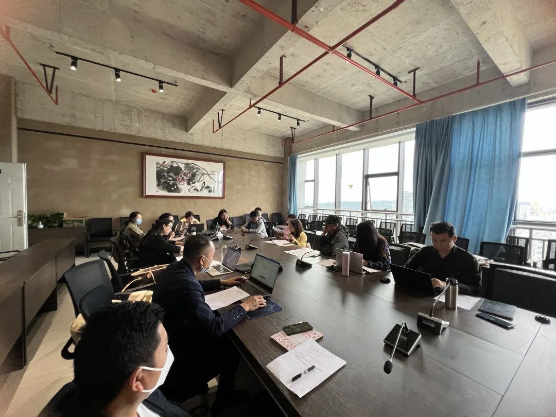 艺术传媒学院党总支召开学习贯彻习近平总书记重要回信精神座谈会 第 1 张