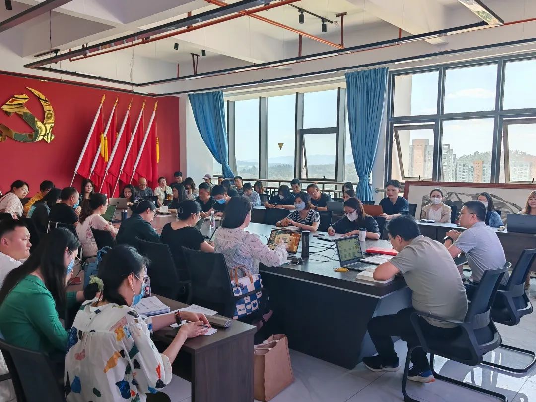 【创美艺传】主题教育进行时--艺术与传媒学院党总支组织学习研讨《云南省教育发展大会》精神 第 2 张