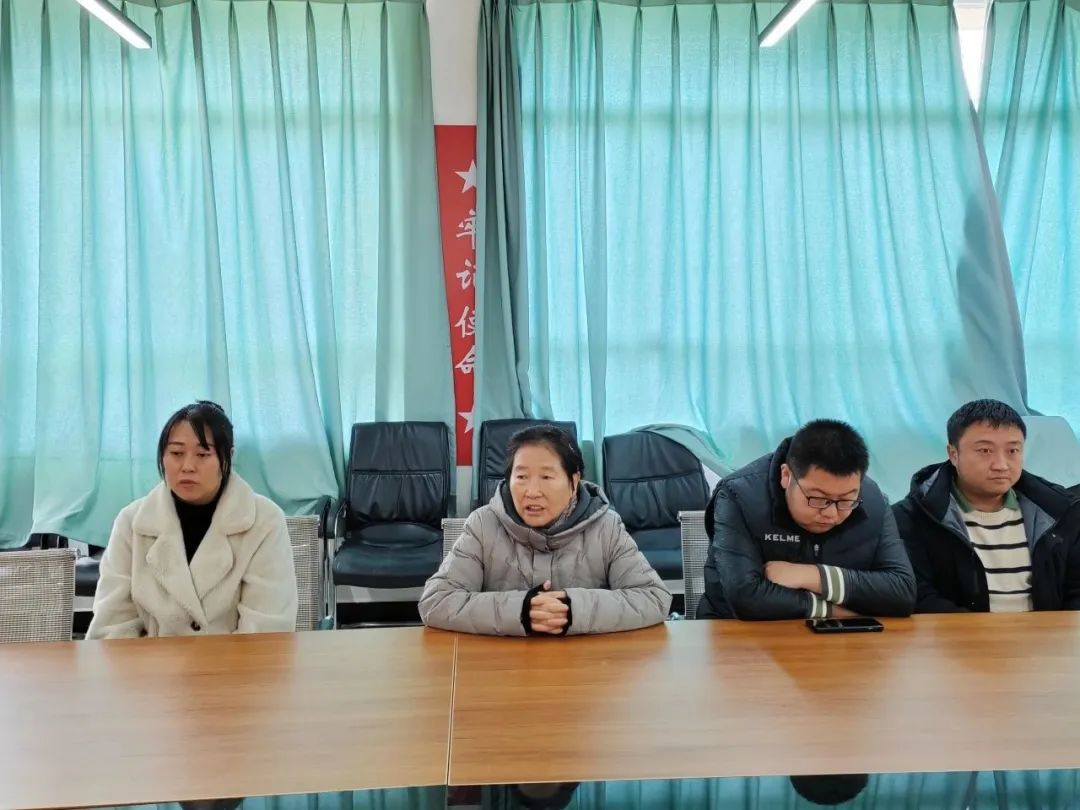 寒冬送温暖，情暖学子心——高职学院党总支开展经济困难学生送温暖活动 第 2 张
