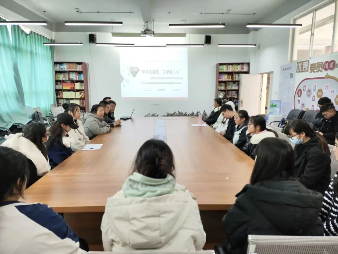 寒冬送温暖，情暖学子心——高职学院党总支开展经济困难学生送温暖活动 第 4 张