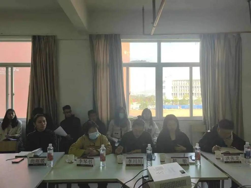 用匠心筑梦，靠技能闪光 | 高职学院 2024 年“时代新人铸魂工程”主题班会设计大赛 第 1 张