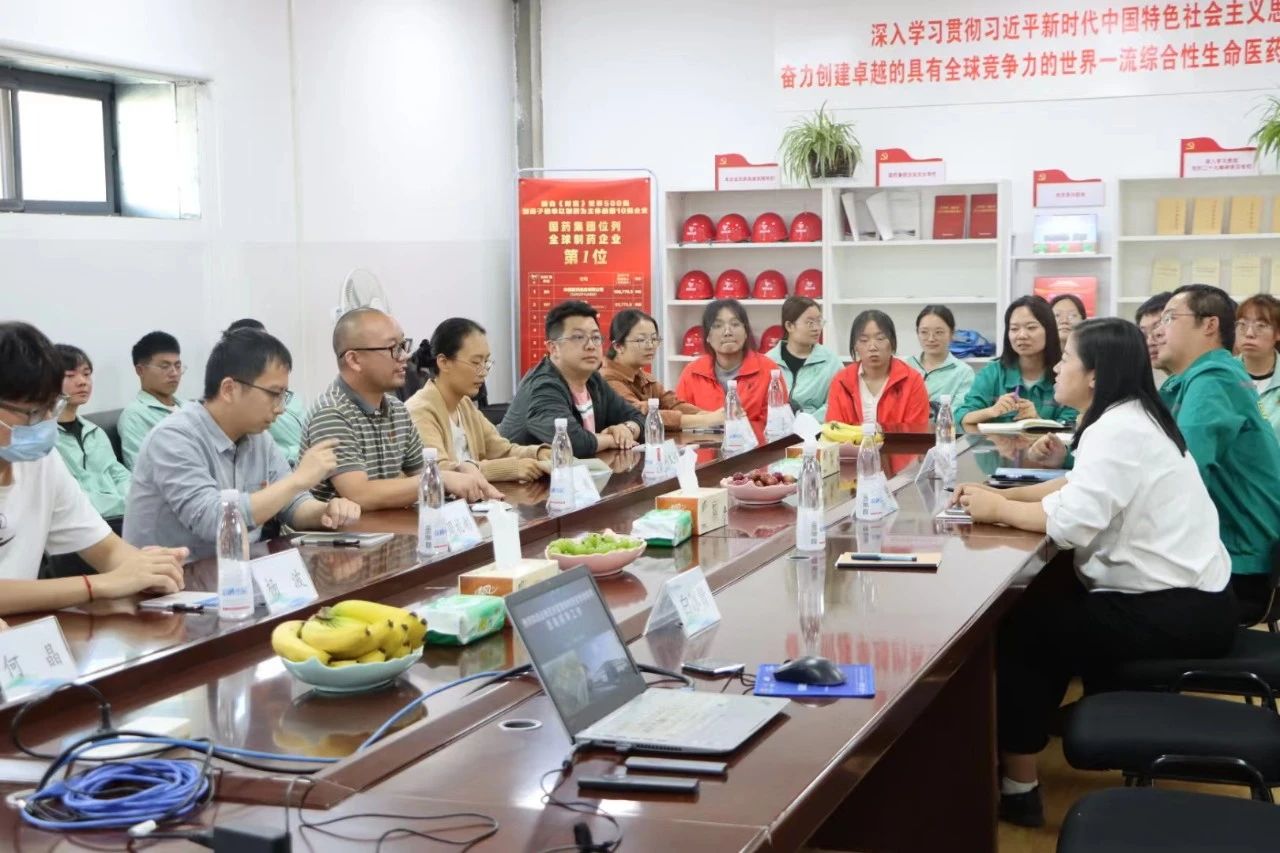 参观国药公司 领略医学风采 |云经管医学子参观云南国药集团 第 5 张