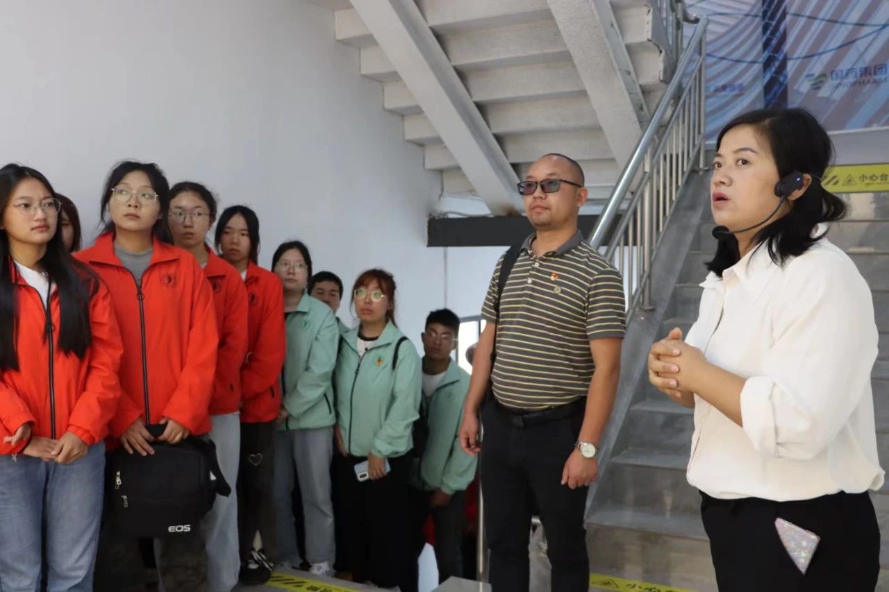 参观国药公司 领略医学风采 |云经管医学子参观云南国药集团 第 7 张