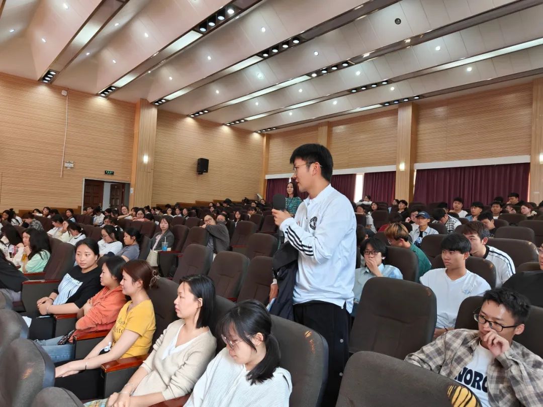 “百日攻坚”冲锋号 跑出就业加速度— 云南经济管理学院医学类专场招聘会圆满举办 第 4 张 “百日攻坚”冲锋号 跑出就业加速度— 云南经济管理学院医学类专场招聘会圆满举办 第 4 张