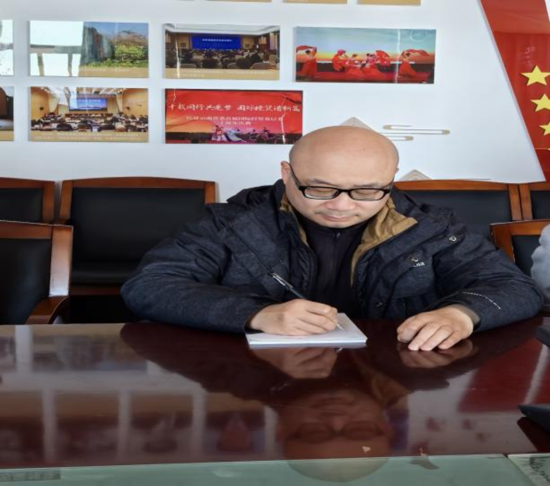 深学细悟凝共识 知行合一育新人——我院召开学习贯彻党的二十届四中全会精神座谈会 第 3 张