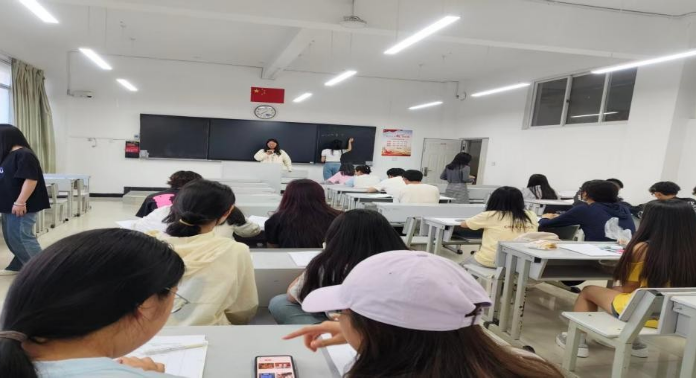 榜样班级说 | 青春逐梦 精算笃行：24本科会计1班获评校级优良学风班级体 第 4 张