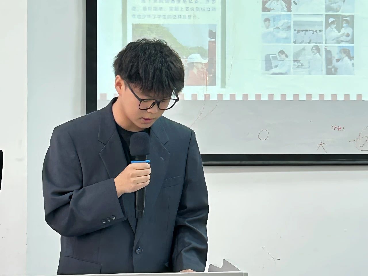 云南经济管理学院医学院学生组织换届:薪火相传,共启新程 第 16 张 云南经济管理学院医学院学生组织换届:薪火相传,共启新程 第 16 张