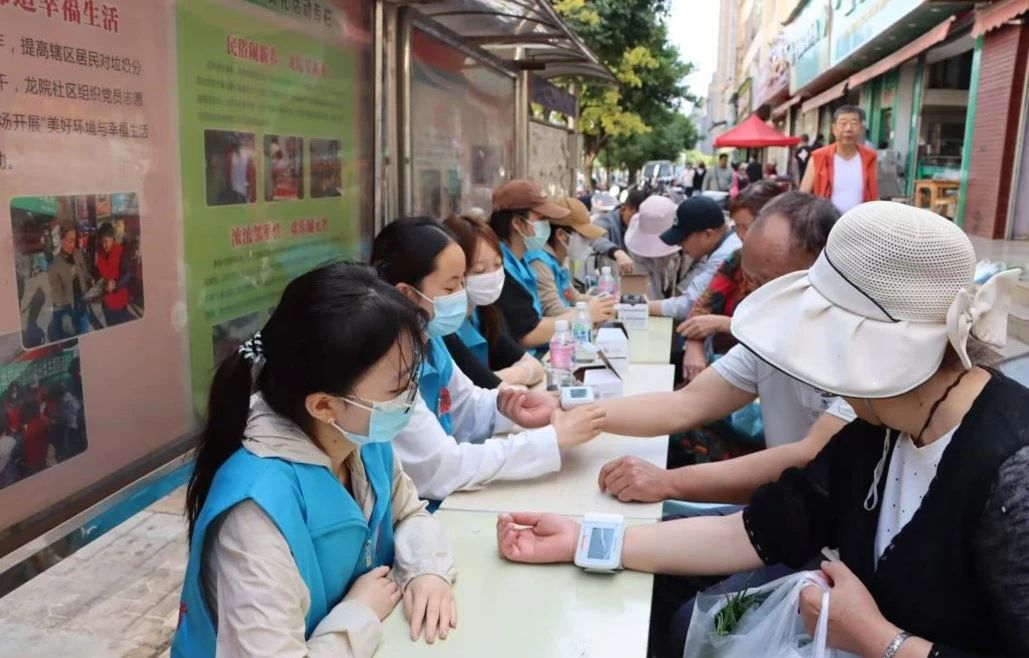 【校社联动】贴心义诊进龙院，守护夕阳“医”路相伴 第 3 张