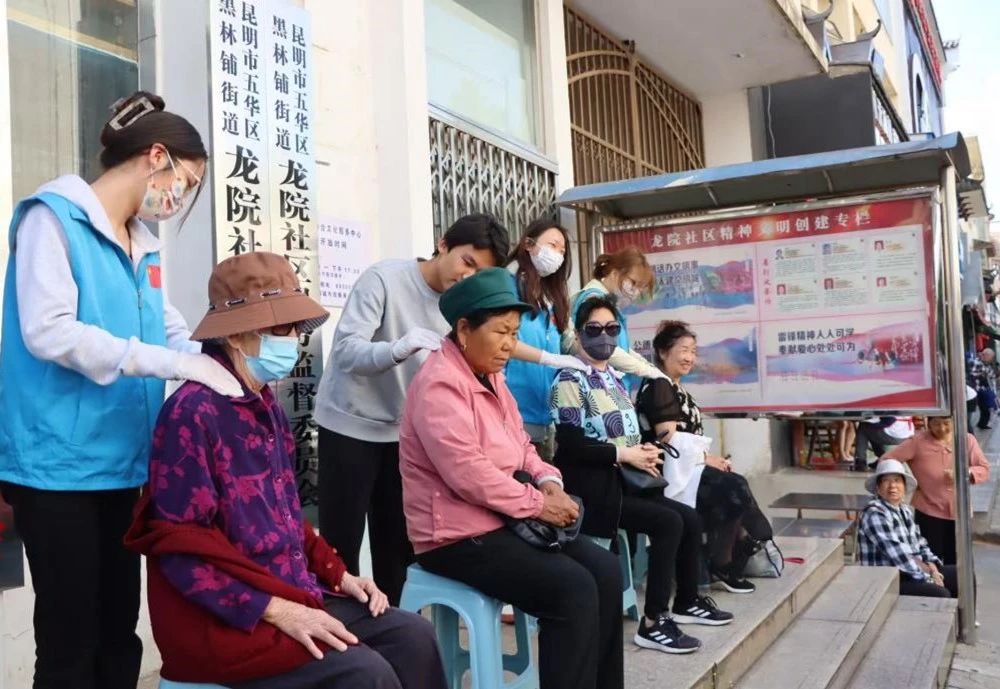 【校社联动】贴心义诊进龙院，守护夕阳“医”路相伴 第 6 张