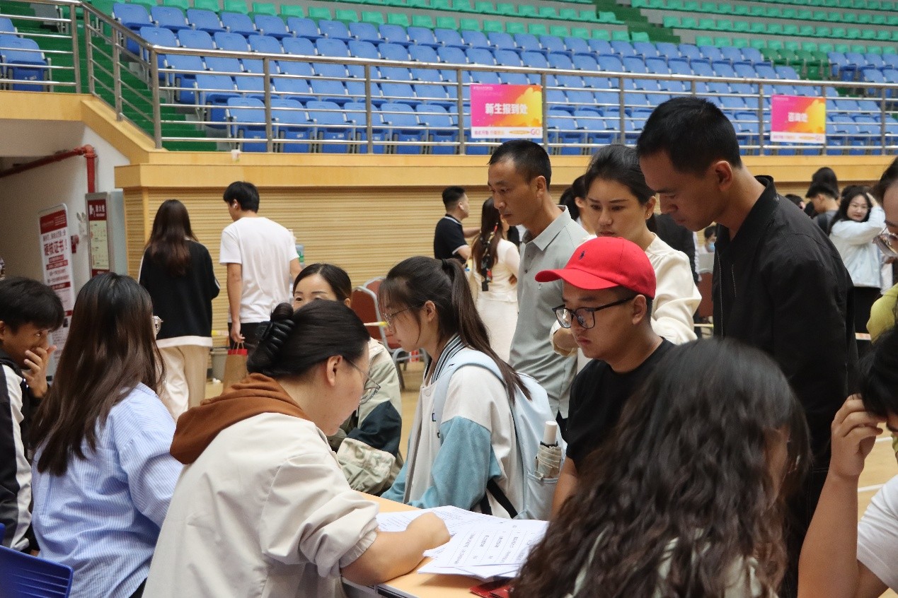 从这里启航！云经管医学院迎2025级新生，解锁医学成长新篇章 第 5 张