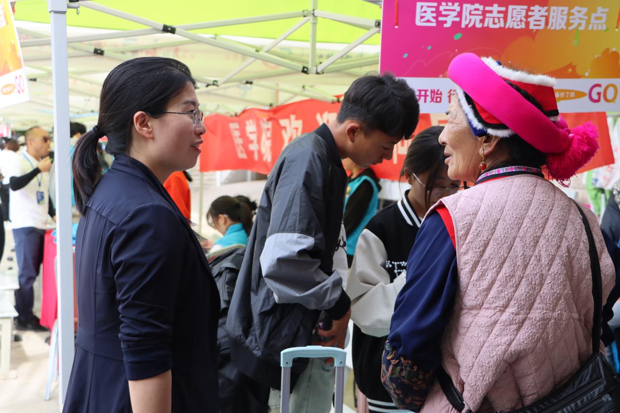 告别迎新季，奔赴新未来！云经管医学院2025级新生与校园的故事从此开始 第 6 张