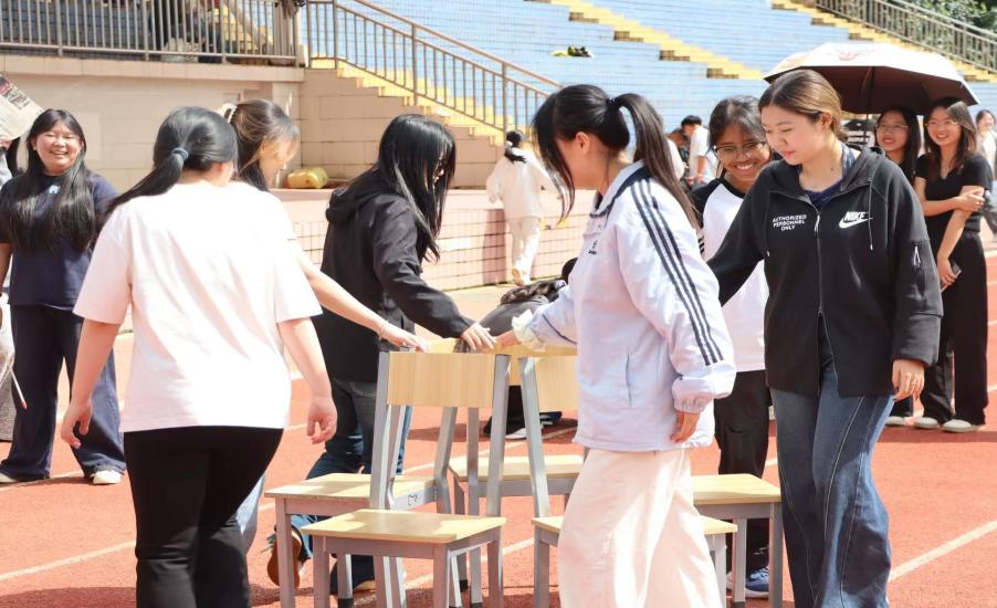 青春聚首启新程，破冰融情绽芳华                        ——医学院团委学生会“破冰行动”素质拓展活动纪实 第 4 张