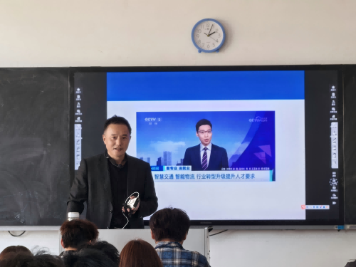 云南经济管理学院法学专业双线并举推进教学创新AI赋能法学教育与法商融合示范课同期举行 第 1 张