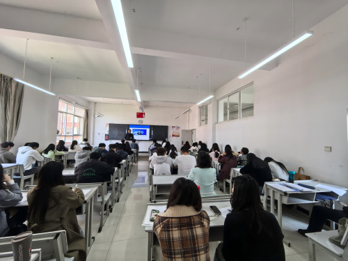 云南经济管理学院法学专业双线并举推进教学创新AI赋能法学教育与法商融合示范课同期举行 第 2 张