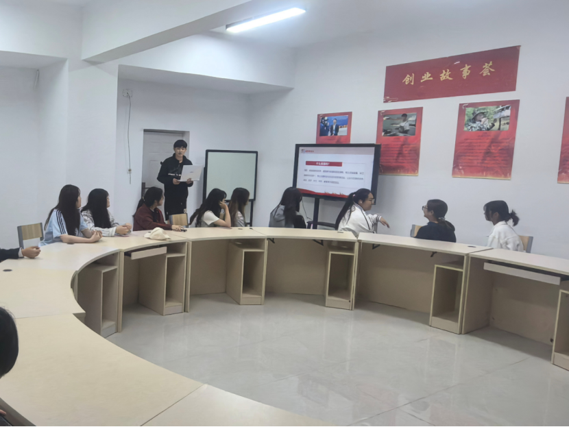 商学院在一站式开展增强国防观念，肩负时代使命教育 第 2 张