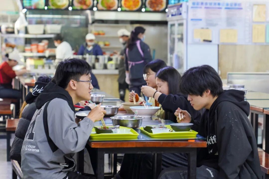 今天,云经管开学第一天! 第 16 张 今天,云经管开学第一天! 第 16 张