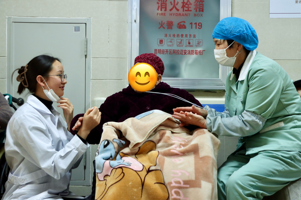 青春护夕阳,实践暖人心——云经管护理学子赴安宁市中医院开展老年护理见习活动 第 9 张 青春护夕阳,实践暖人心——云经管护理学子赴安宁市中医院开展老年护理见习活动 第 9 张